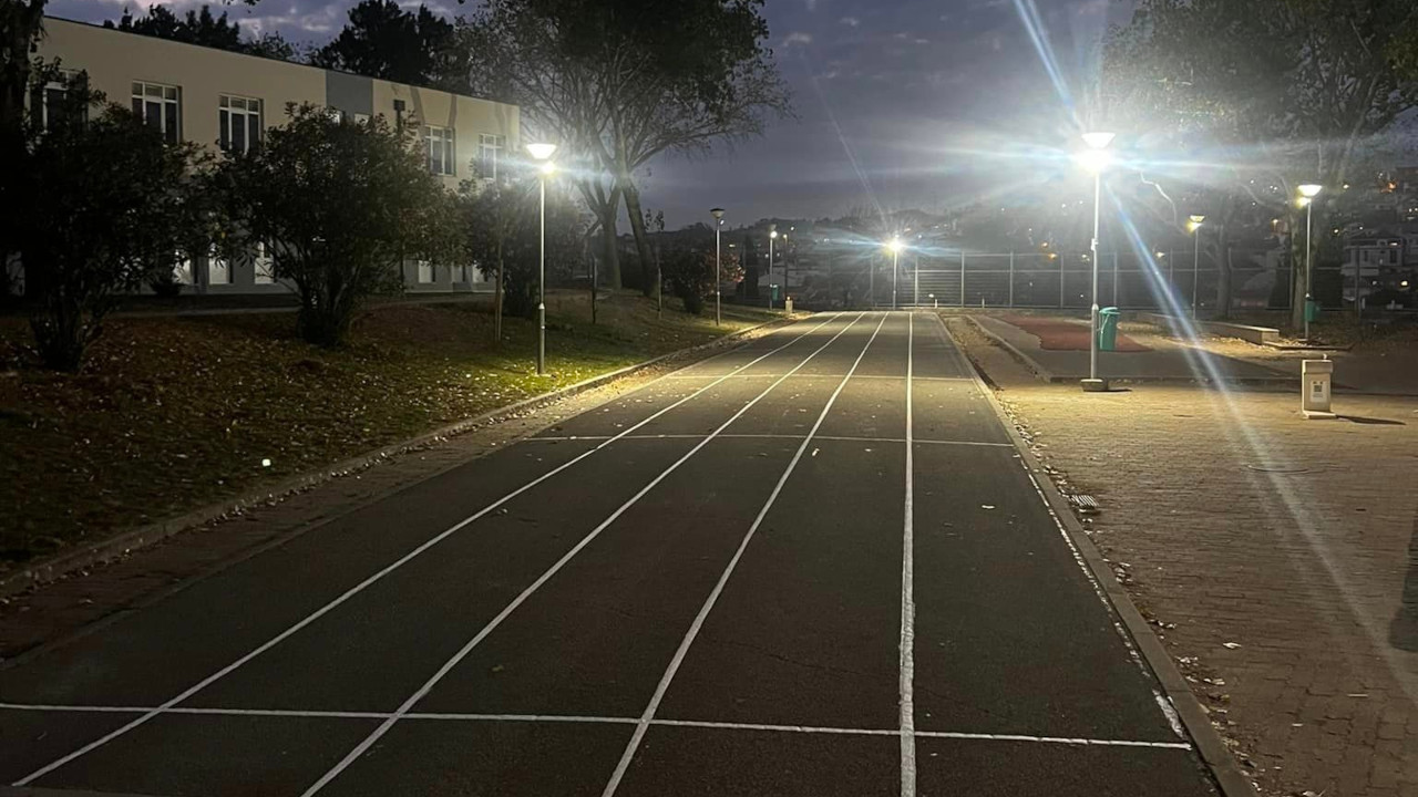 Reparação da iluminação na Escola Professor Agostinho da Silva