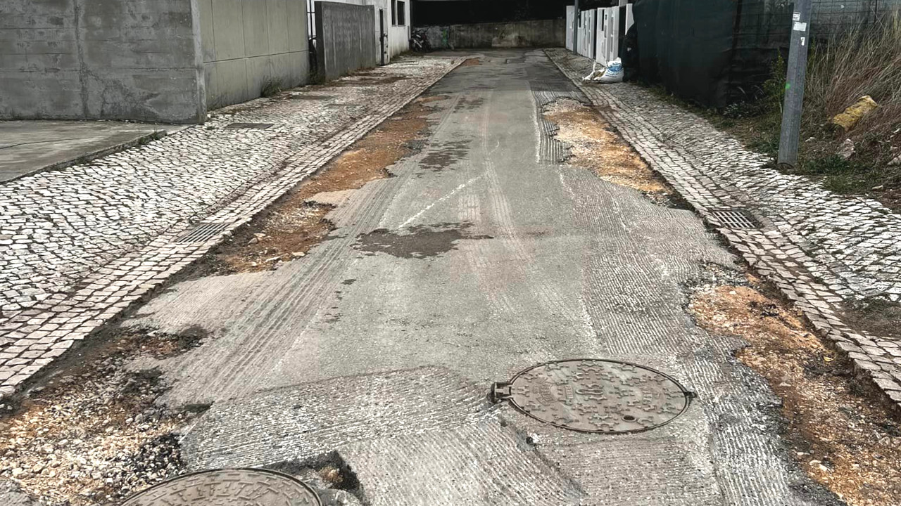 Início da pavimentação na rua de Pompeia