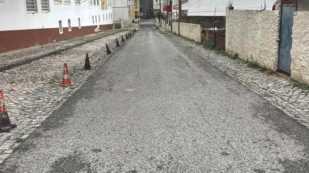 Início da pavimentação na rua de Istambul